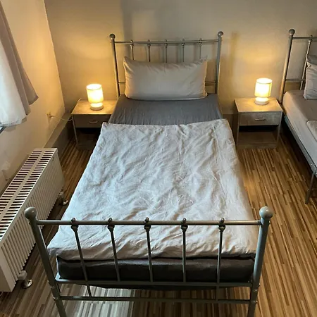 Mit 2 Schlafzimmern 4 Einzelbetten Apartment *